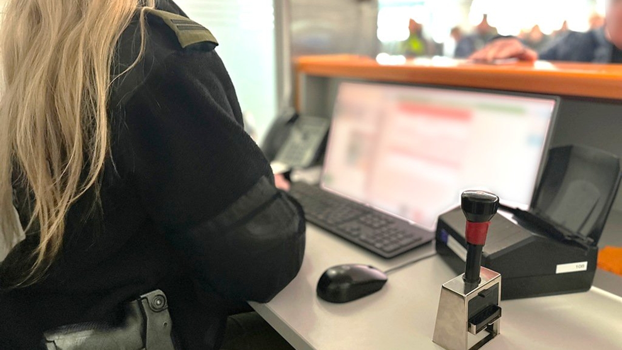 Rosjanin zatrzymany na Lotnisku Chopina z fałszywym dokumentem