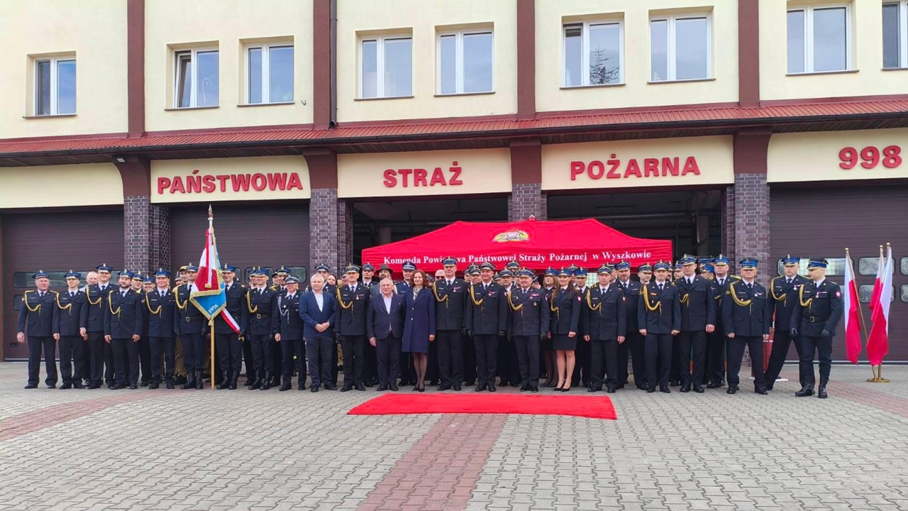 Uroczysta zbiórka z okazji zdania i przyjęcia pełnienia obowiązków Komendanta Powiatowego PSP w Wyszkowie